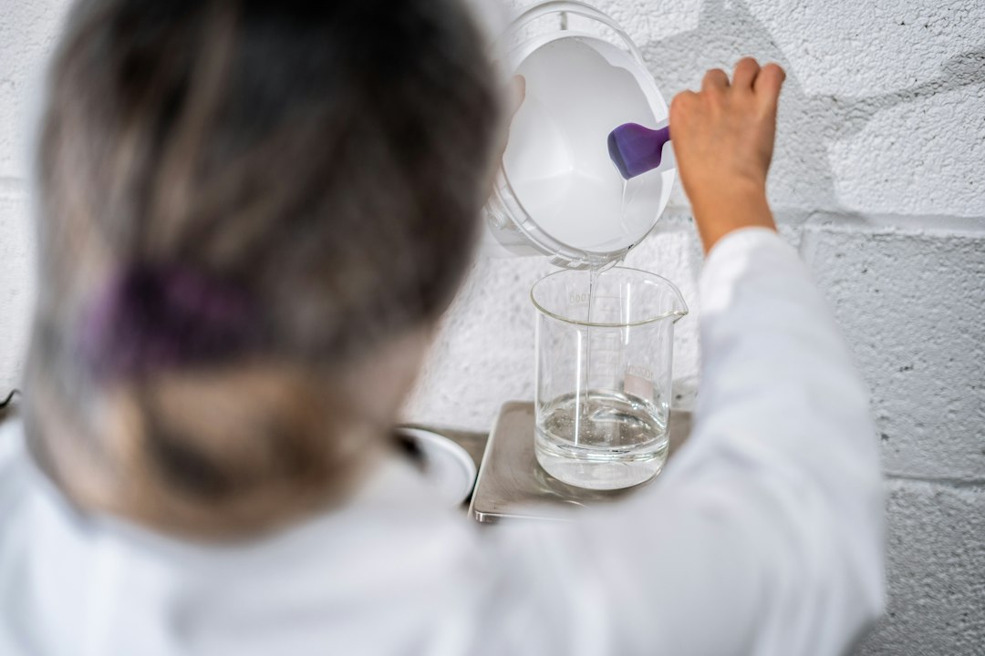Prepararea unei formule într-un atelier cosmetic